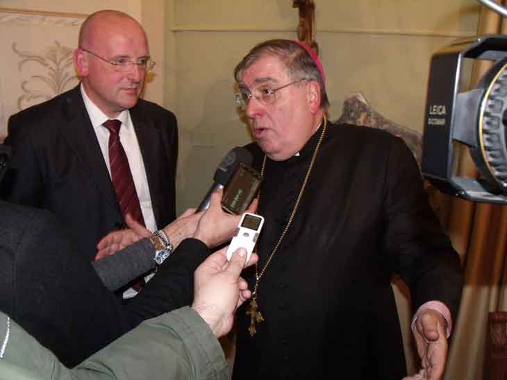 Arcivescovo-con-Giani