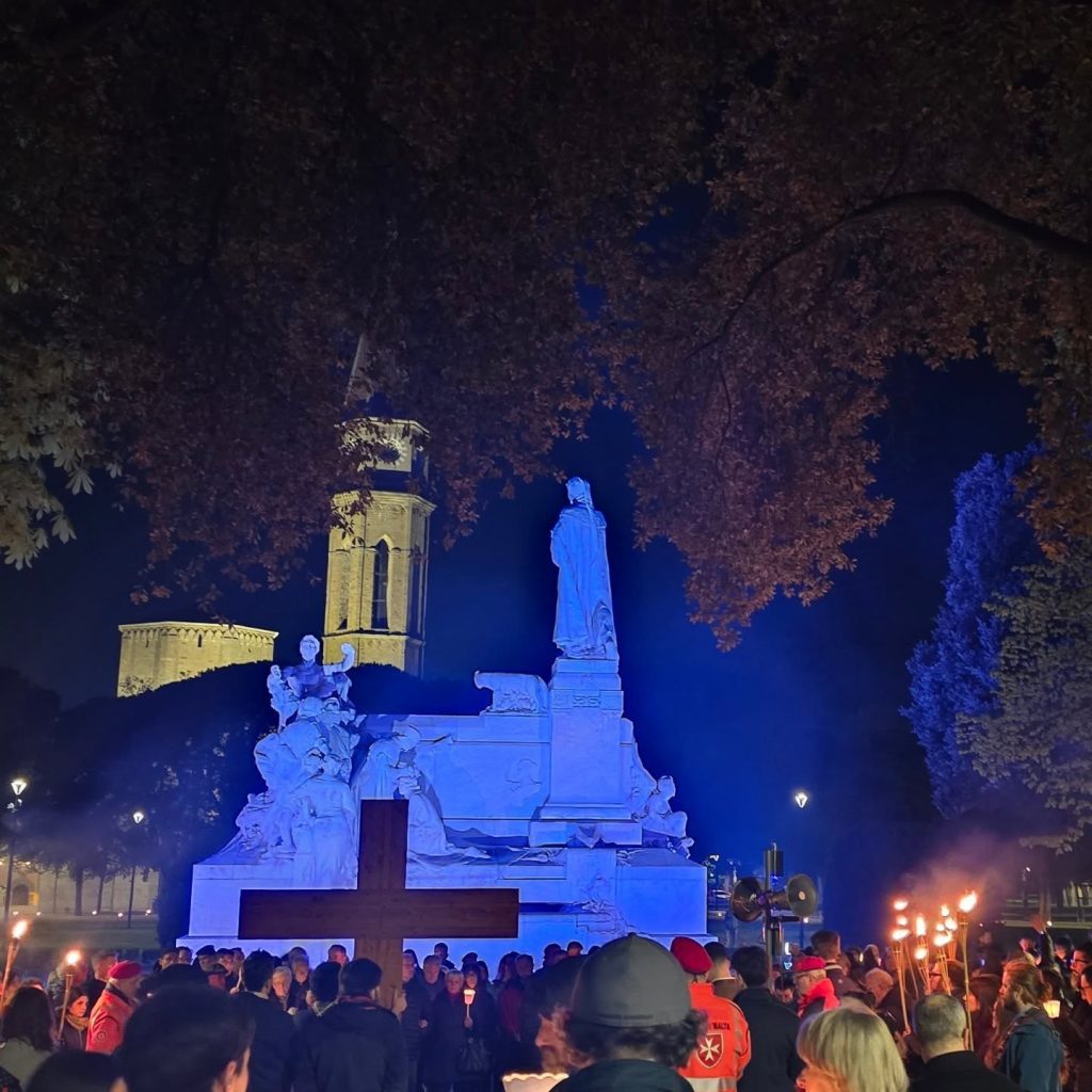 Via Crucis25